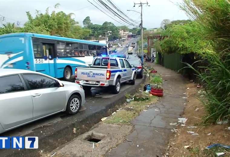 Autoridades encontraron, completamente desarmado, carro robado en Hatillo