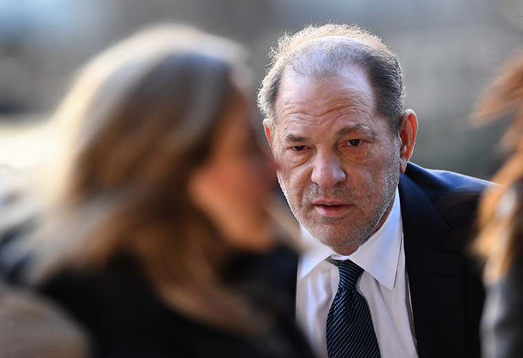 Harvey Weinstein acusado de nuevos delitos antes de su juicio